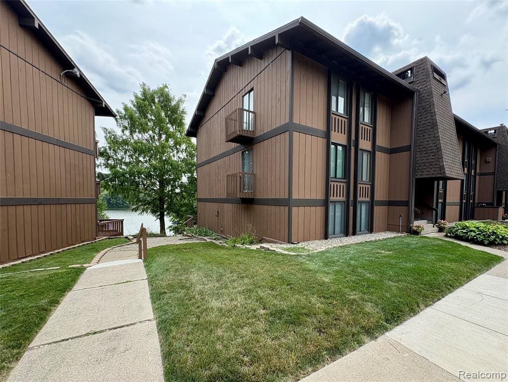 1736 Grove Road Unit#102